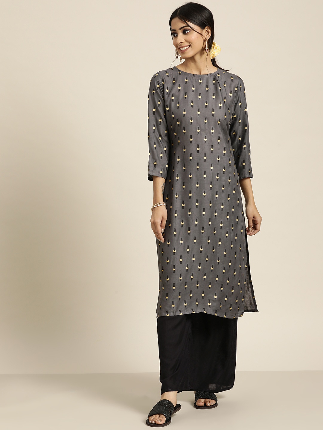 

Sangria Women Grey Abstract Printed Kurta with Palazzos