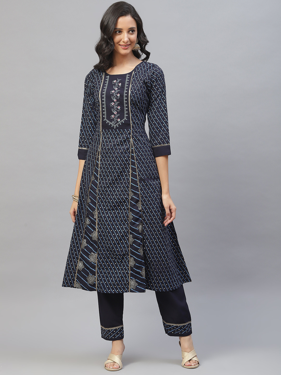 

SheWill Women Navy Blue Floral Printed Panelled Kurta with Trousers