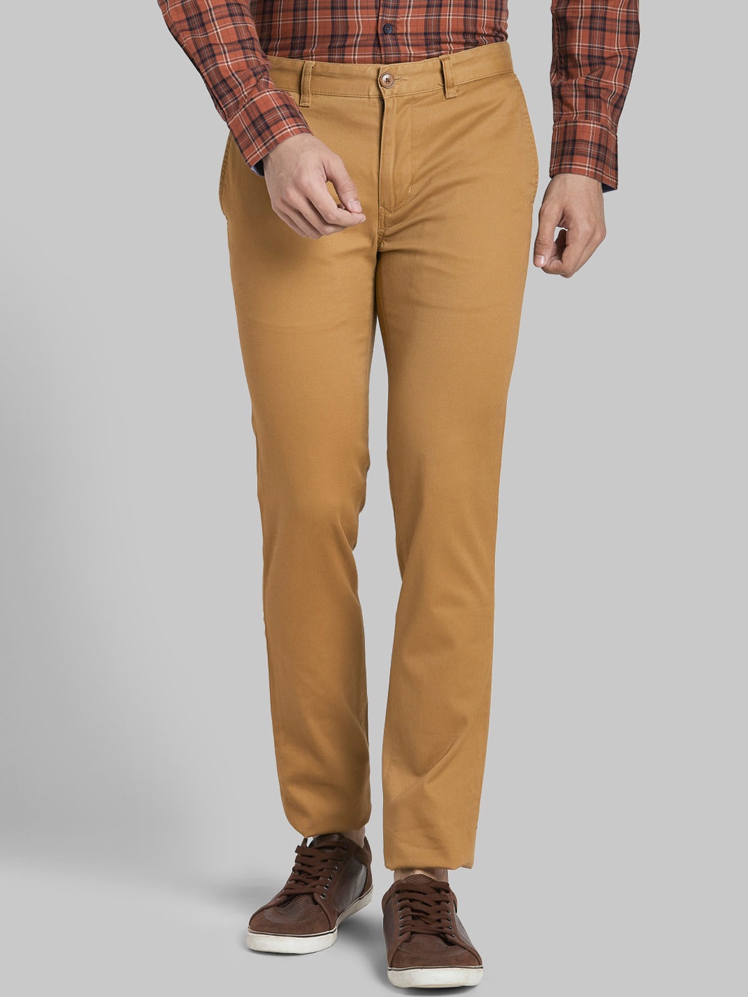 

Parx Men Khaki Solid Slim Fit Trousers