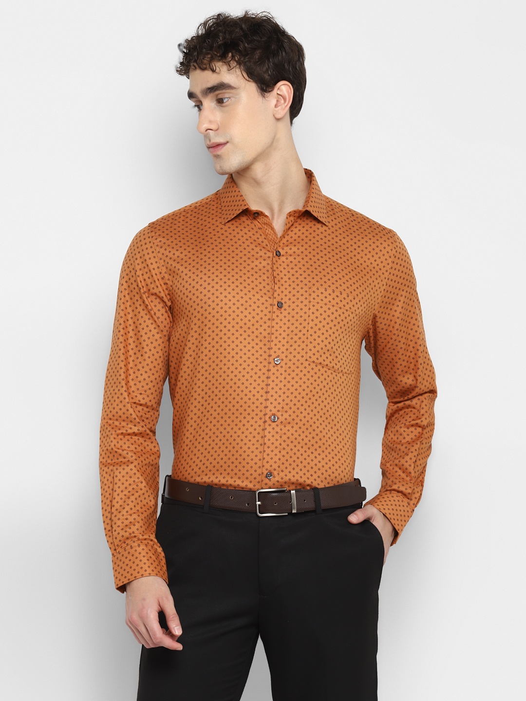 

Turtle Men Orange Slim Fit Printed Formal Shirt