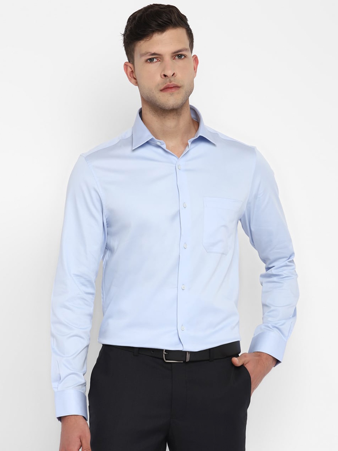 

Turtle Men Blue Solid Slim Fit Formal Shirt