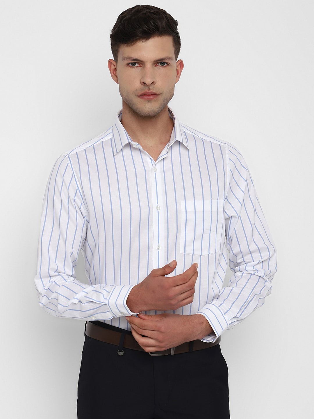 

Turtle Men White & Blue Striped Slim Fit Formal Shirt