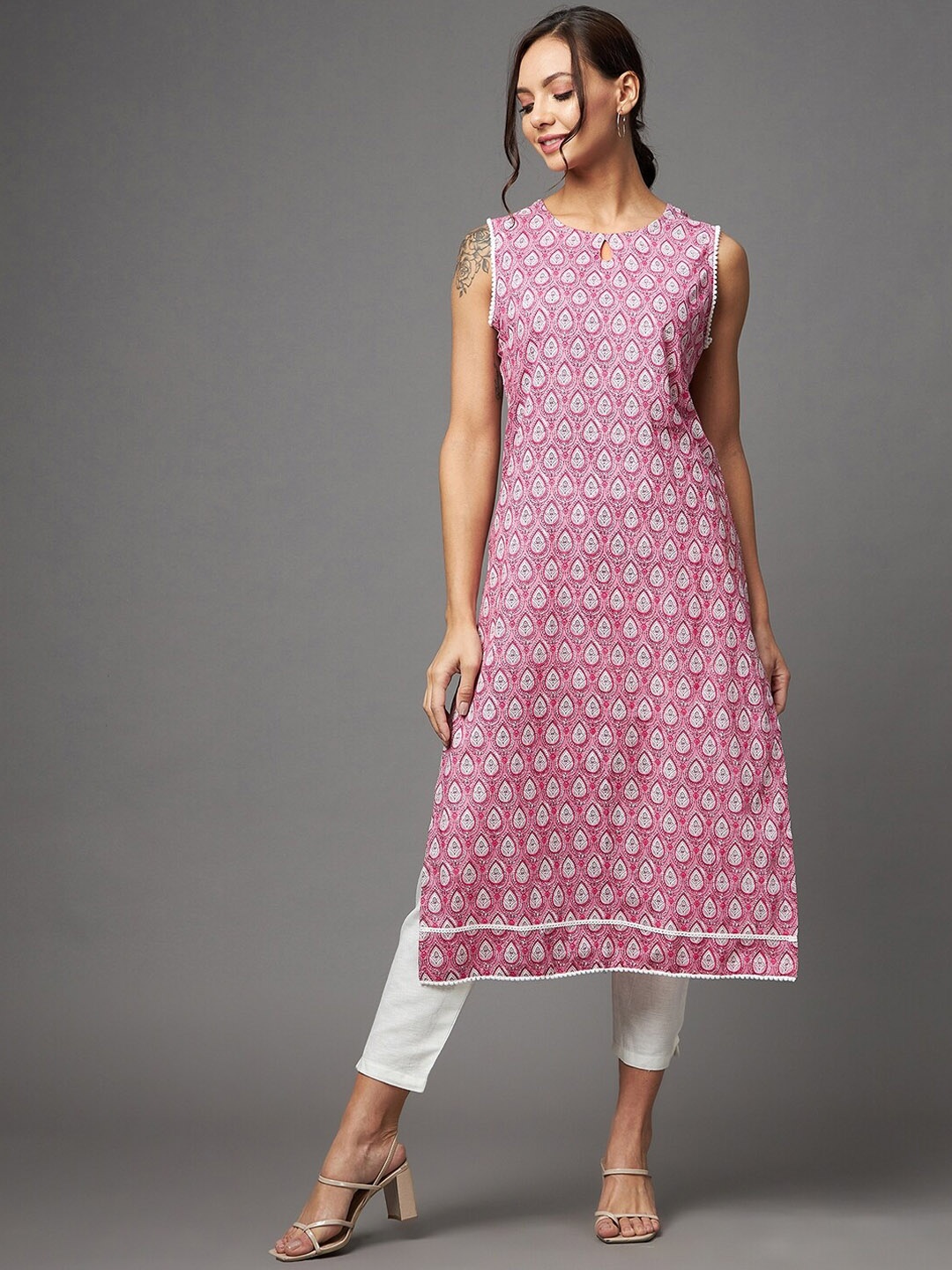 

Azira Women Mauve & White Ethnic Motifs Printed Keyhole Neck Kurta
