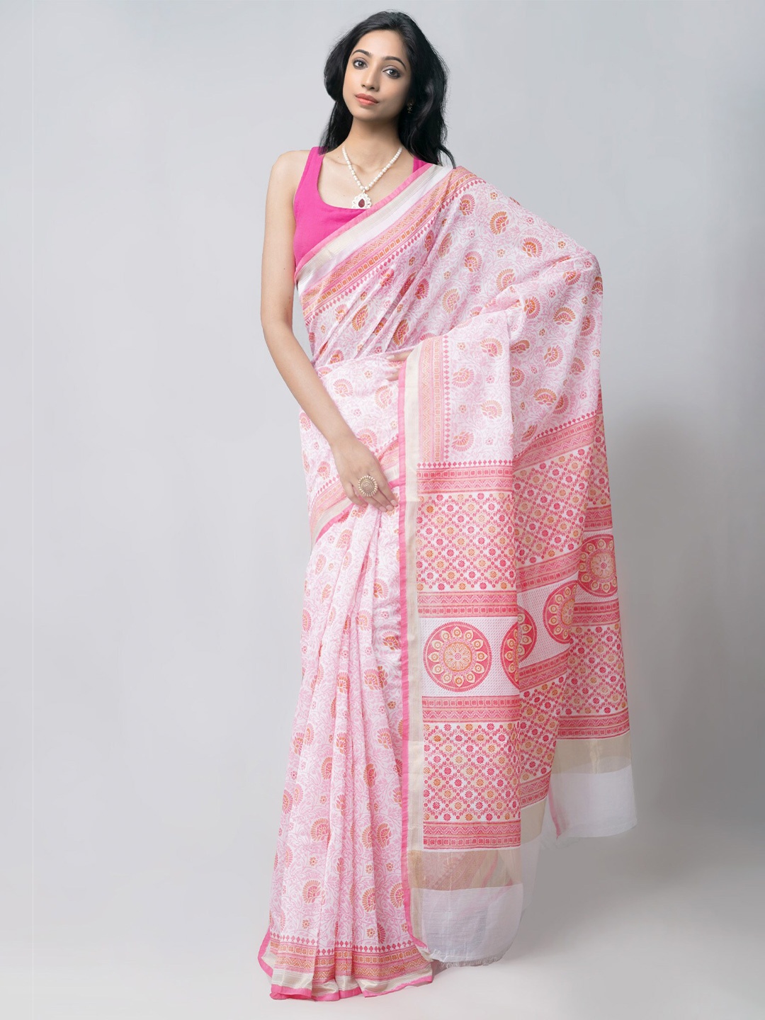 

Unnati Silks Cream-Coloured & Red Ethnic Motifs Silk Blend Saree