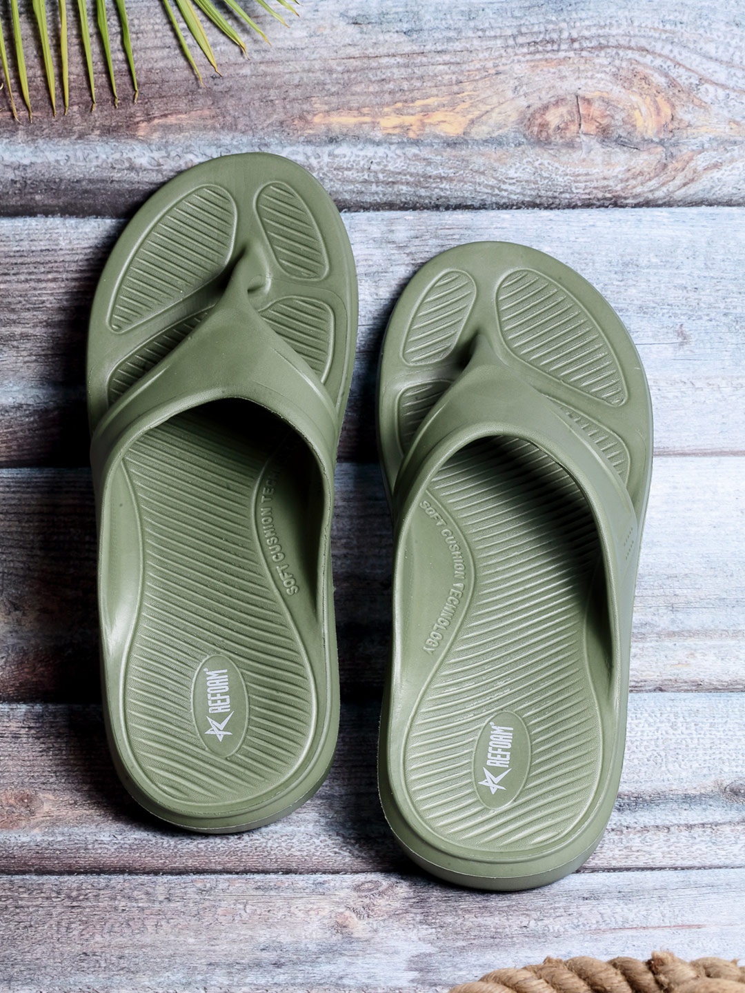 

REFOAM Men Olive Green Rubber Thong Flip-Flops