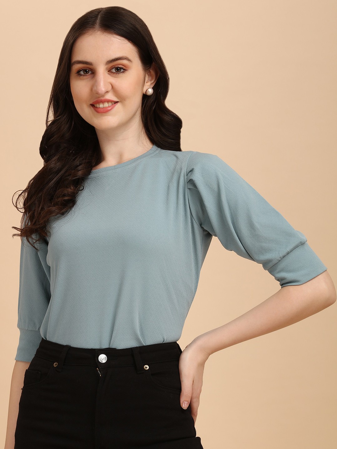 

Wedani Grey Round Neck Short Sleeve Solid Top