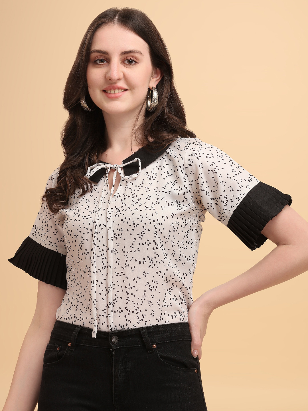 

Wedani Women Off White Floral Print Tie-Up Neck Top