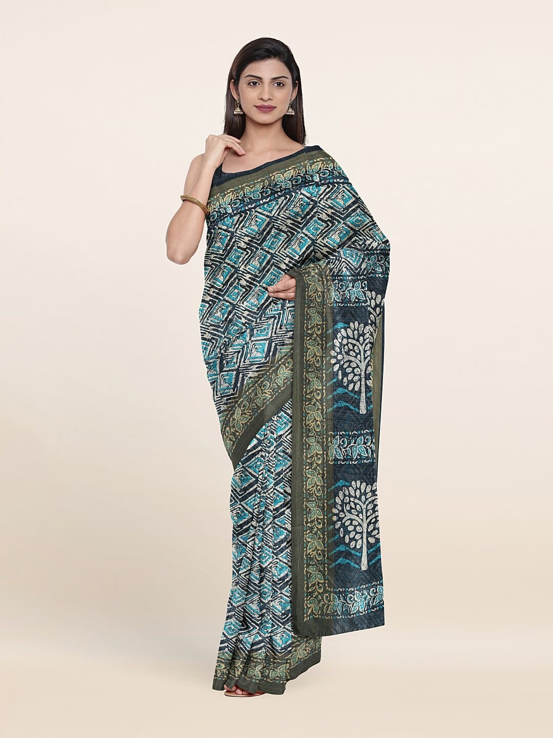

Pothys Blue & Off White Floral Printed Cotton Blend Saree