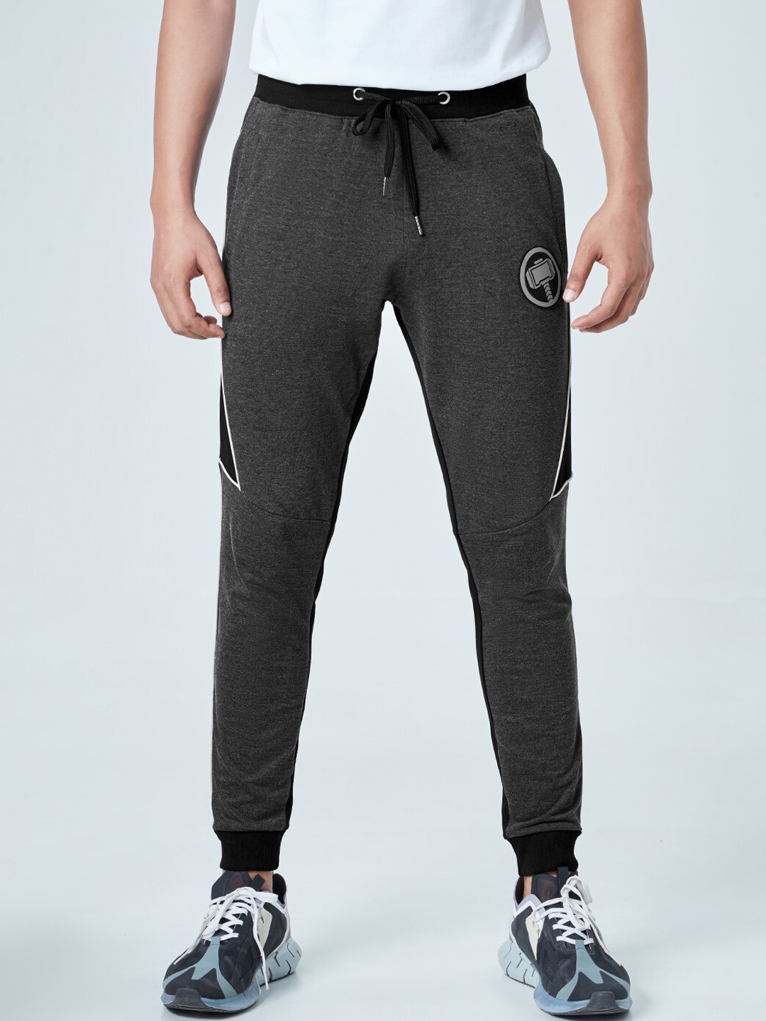 

The Souled Store Men Charcoal Grey & Black Colourblocked Joggers