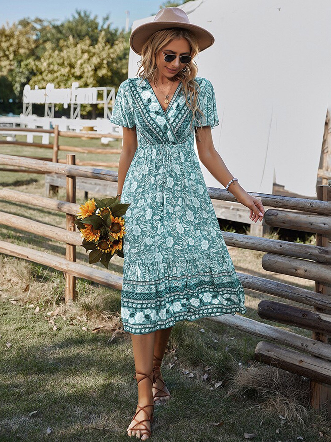

La Aimee Sea Green & White Floral Midi Dress