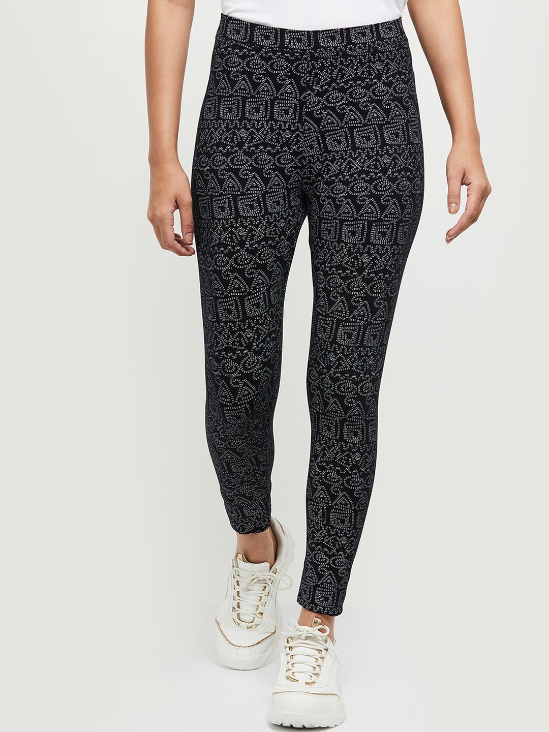 

max Women Black & White Printed Ankle-Length Leggings