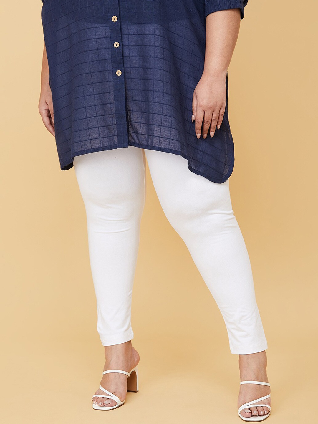

max Women Plus Size White Solid Ankle-Length Leggings