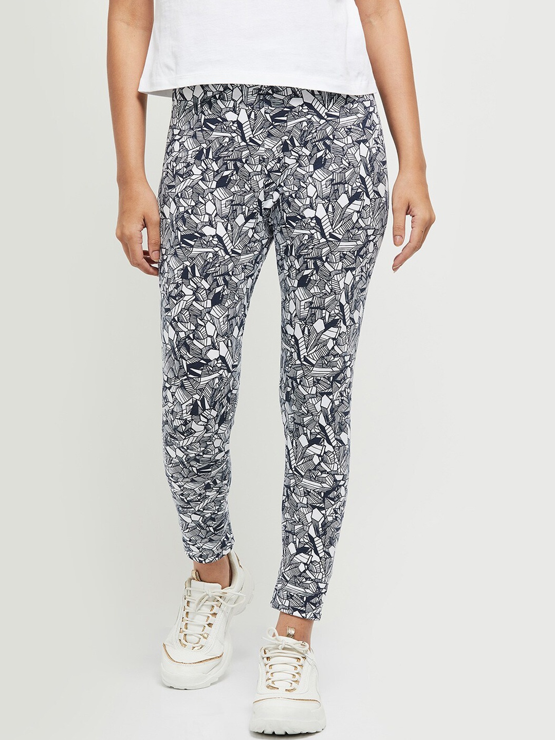 

max Women White & Navy Blue Abstract Printed Leggings