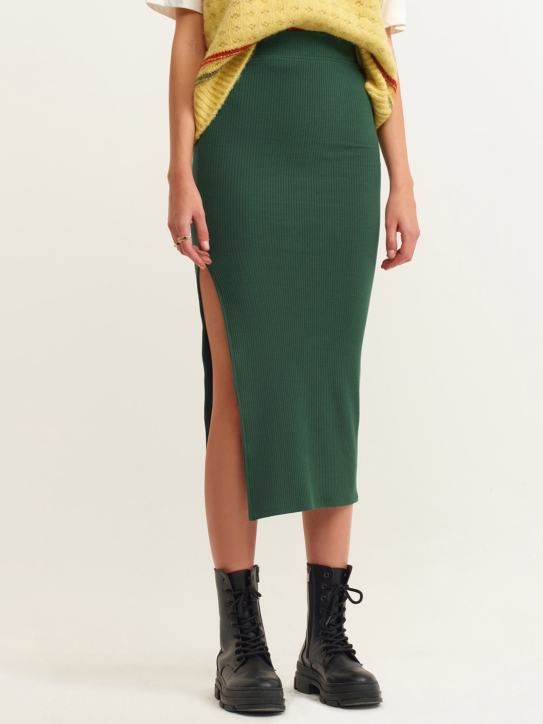 

OXXO Women Green Solid High Side-Slit Pencil Skirt