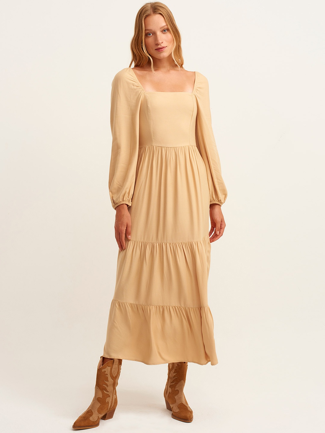 

OXXO Women Beige Solid Tiered A-Line Midi Dress