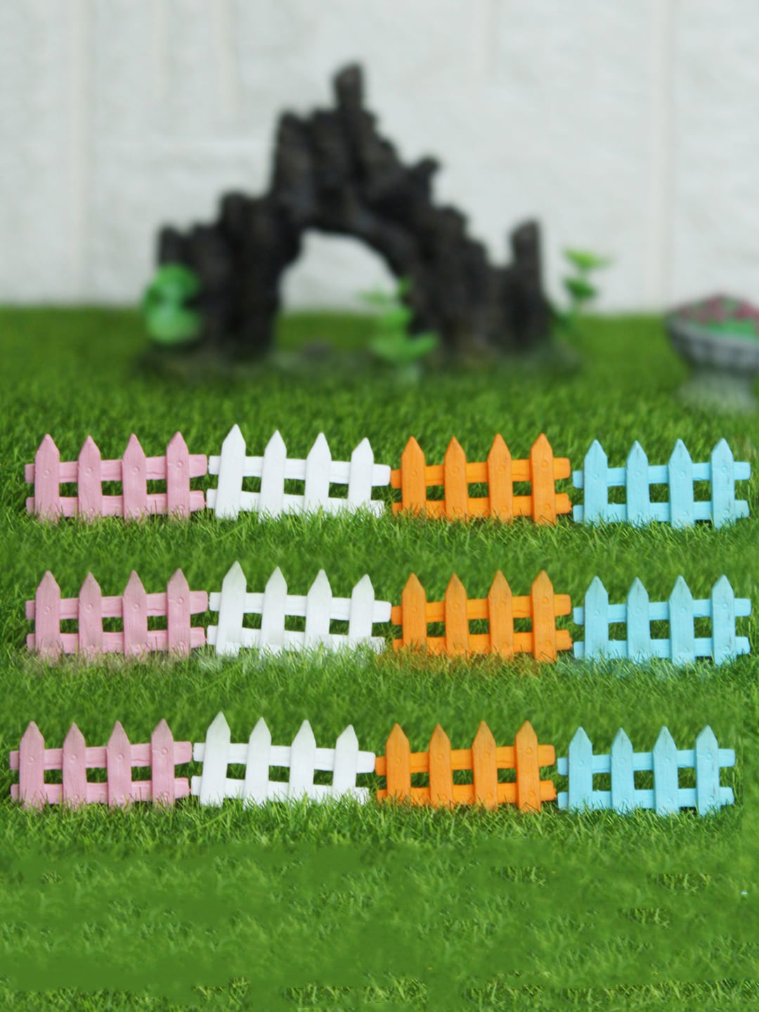 

Wonderland Set of 12 Small Garden Fence, Orange