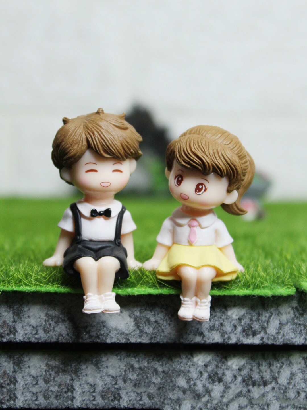 

Wonderland Set Of 2 Sitting School Kids Miniature Toys, White