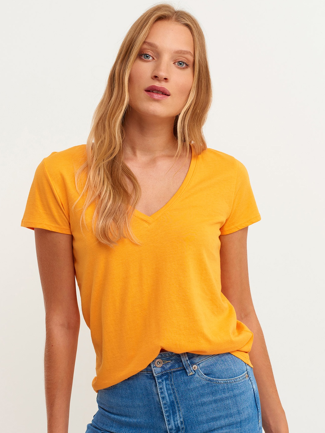 

OXXO Women Mustard Yellow Solid V-Neck Pure Cotton T-shirt