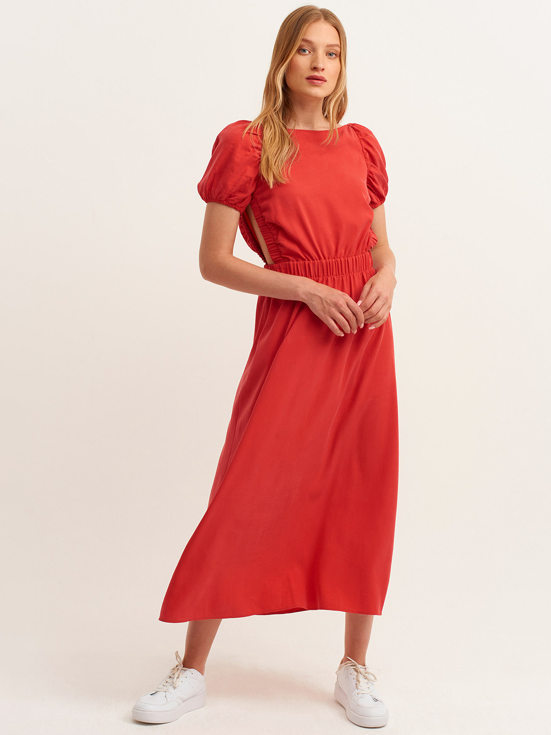 

OXXO X City Collection Women Red Solid Smocked Maxi Dress with Puff Sleeves