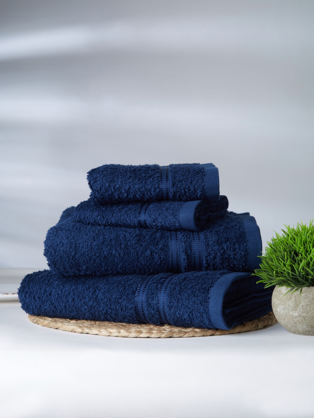 

Welspun Blue Set Of 3 Solid 380 GSM Pure Cotton Towel Set