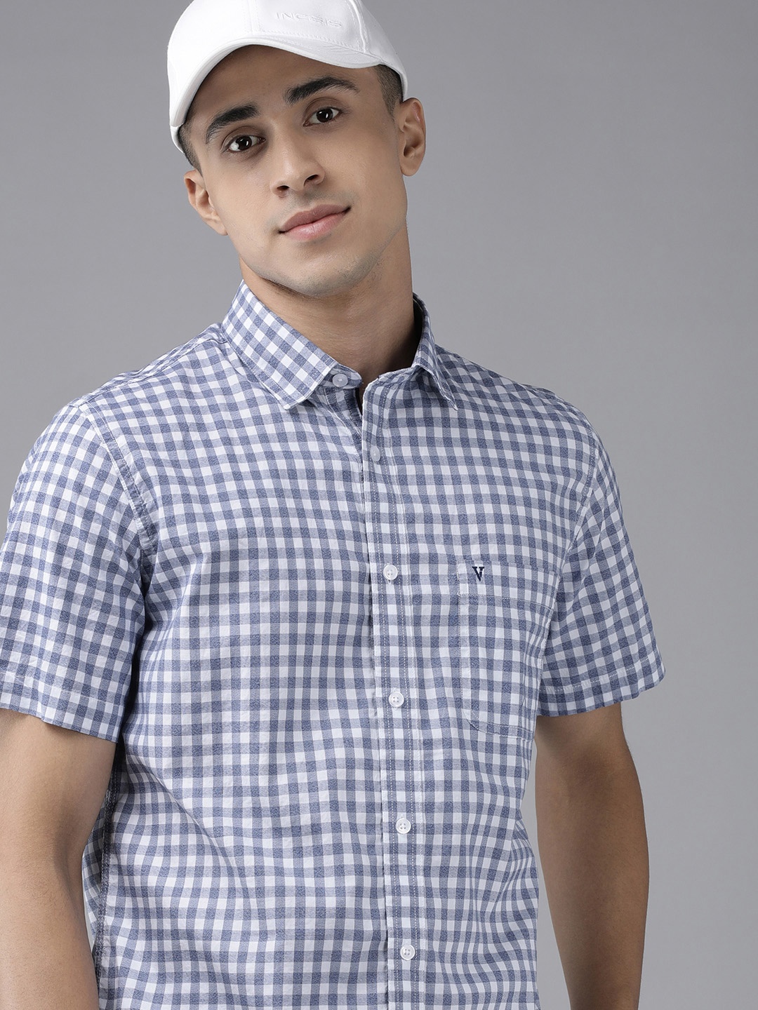 

Van Heusen Sport Men Blue & White Checked Pure Cotton Slim Fit Casual Shirt