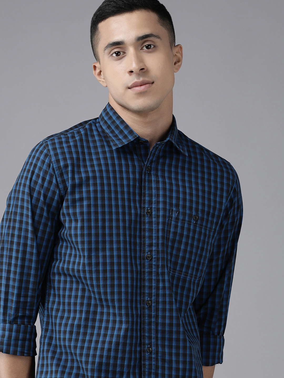 

VAN HEUSEN DENIM LABS Men Blue & Black Slim Fit Checked Casual Shirt