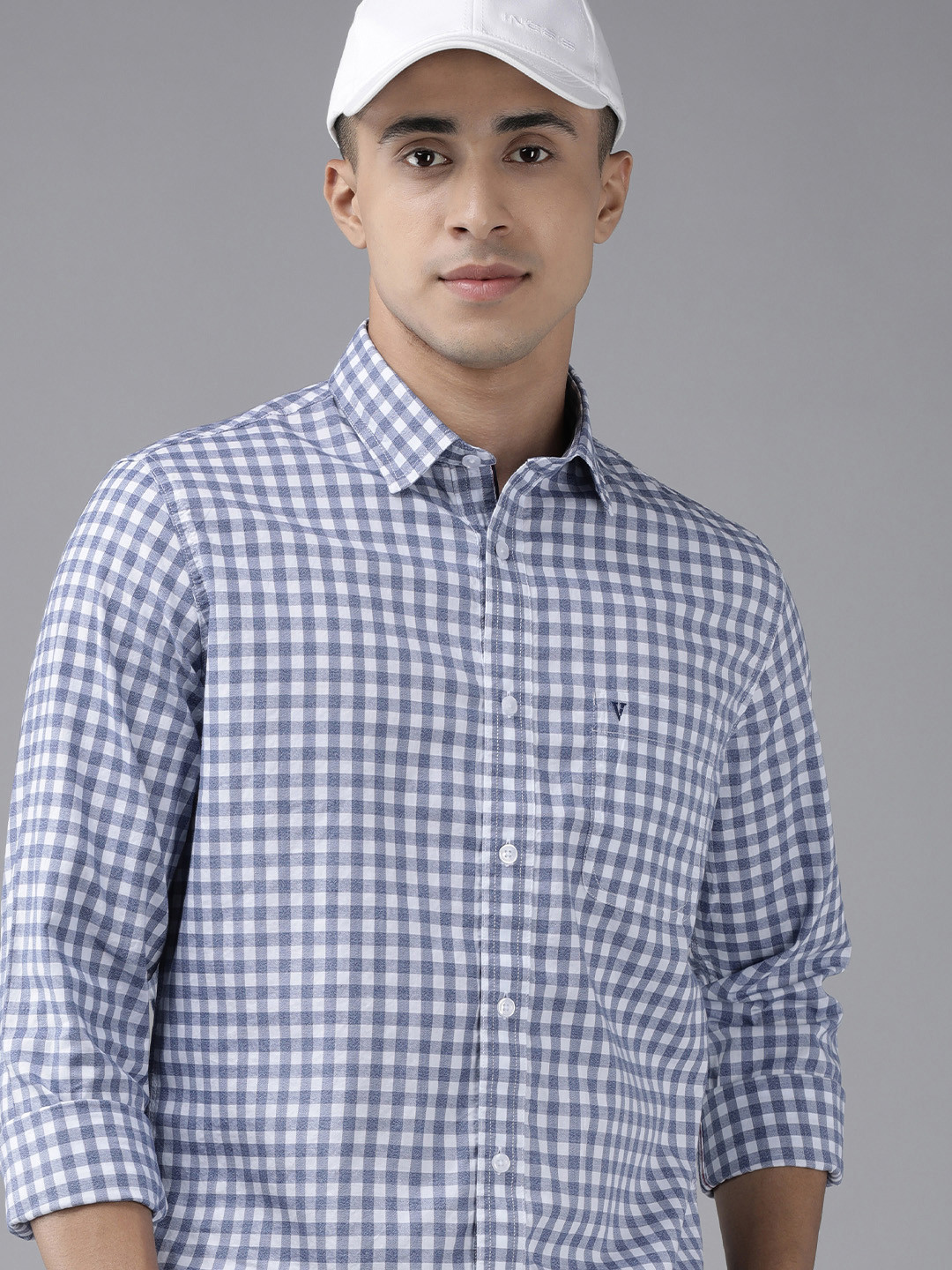 

Van Heusen Sport Men Blue & White Checked Pure Cotton Slim Fit Casual Shirt