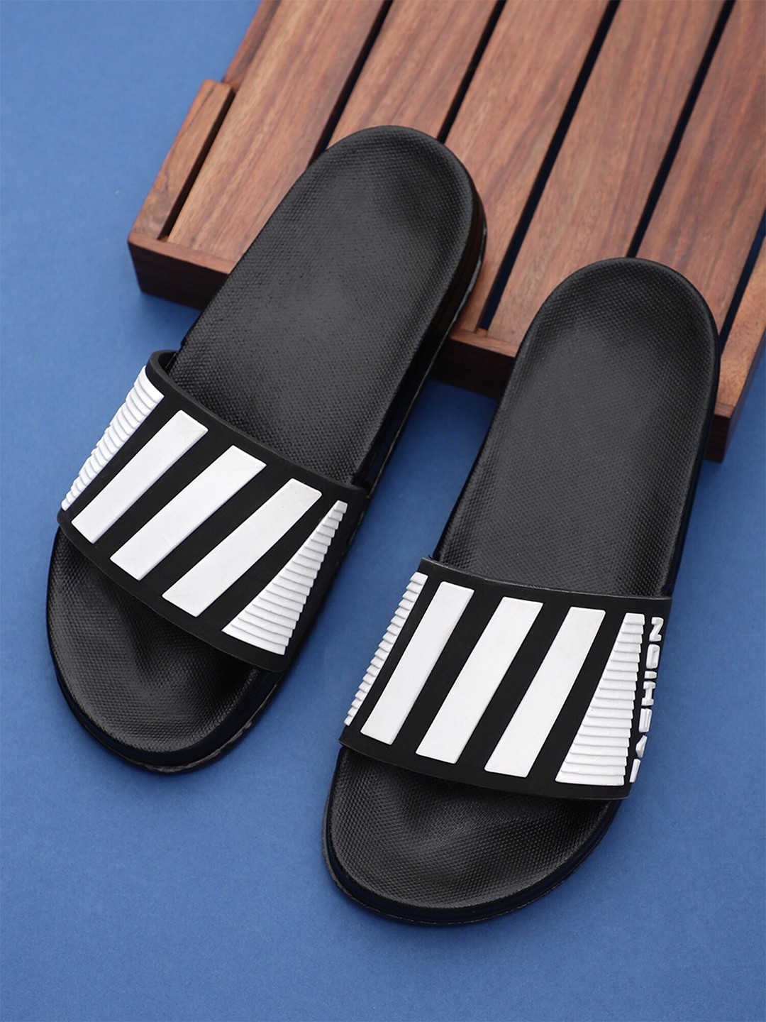 

Pampy Angel Men Black & White Printed Rubber Sliders