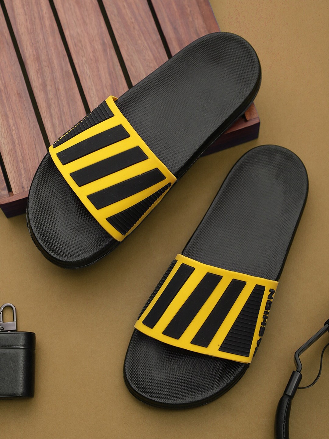 

Pampy Angel Men Yellow & Black Striped Rubber Sliders