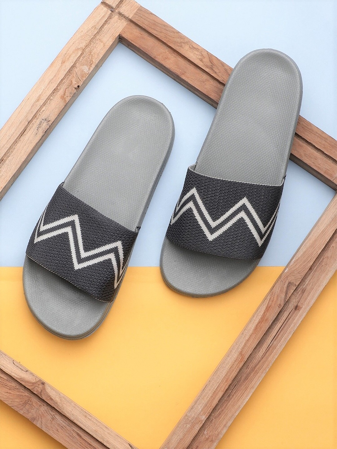 

Pampy Angel Women Grey Printed Rubber Sliders