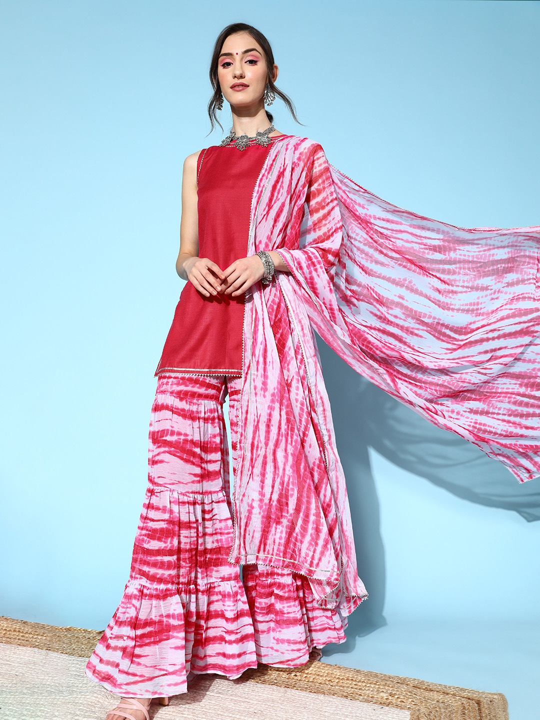 

Inddus Women Solid Cotton Blend Tie & Dye 2.0 Kurta Set, Pink