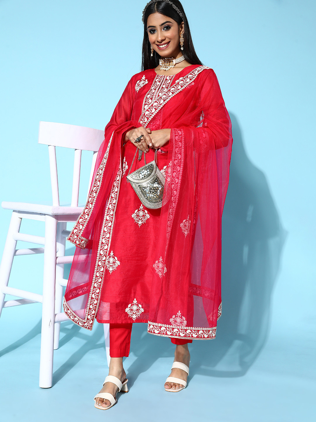 

Inddus Women Ethnic Motifs Chanderi Cotton Ethereal Embroidery Kurta Set, Pink