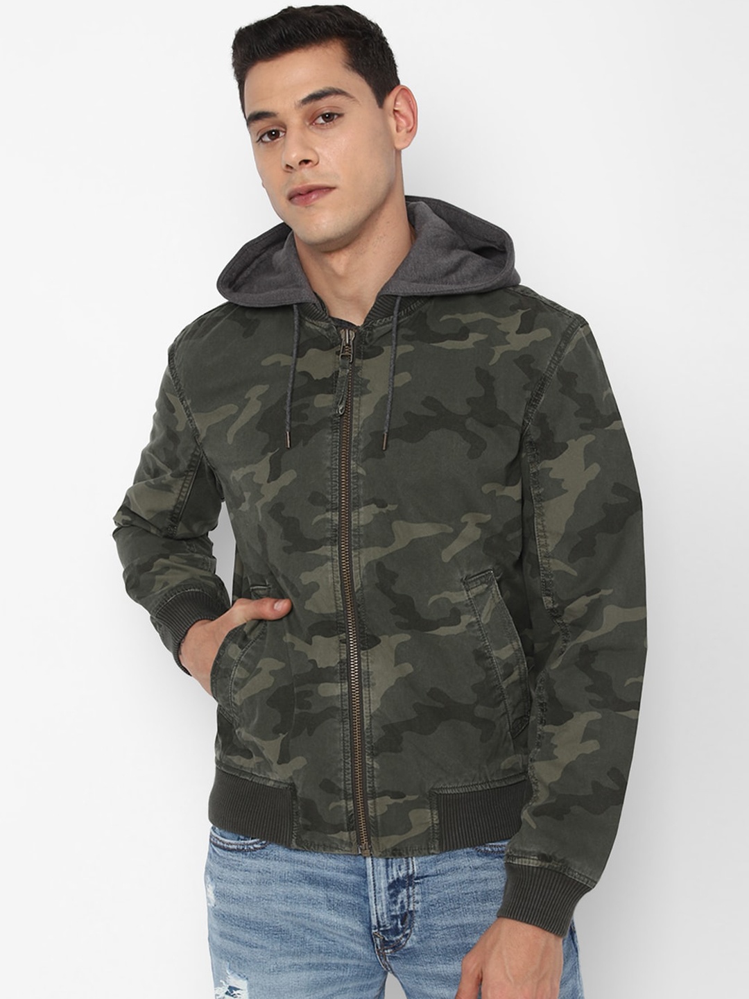 

AMERICAN EAGLE OUTFITTERS Men Green Olive Green Camouflage Bomber Jacket