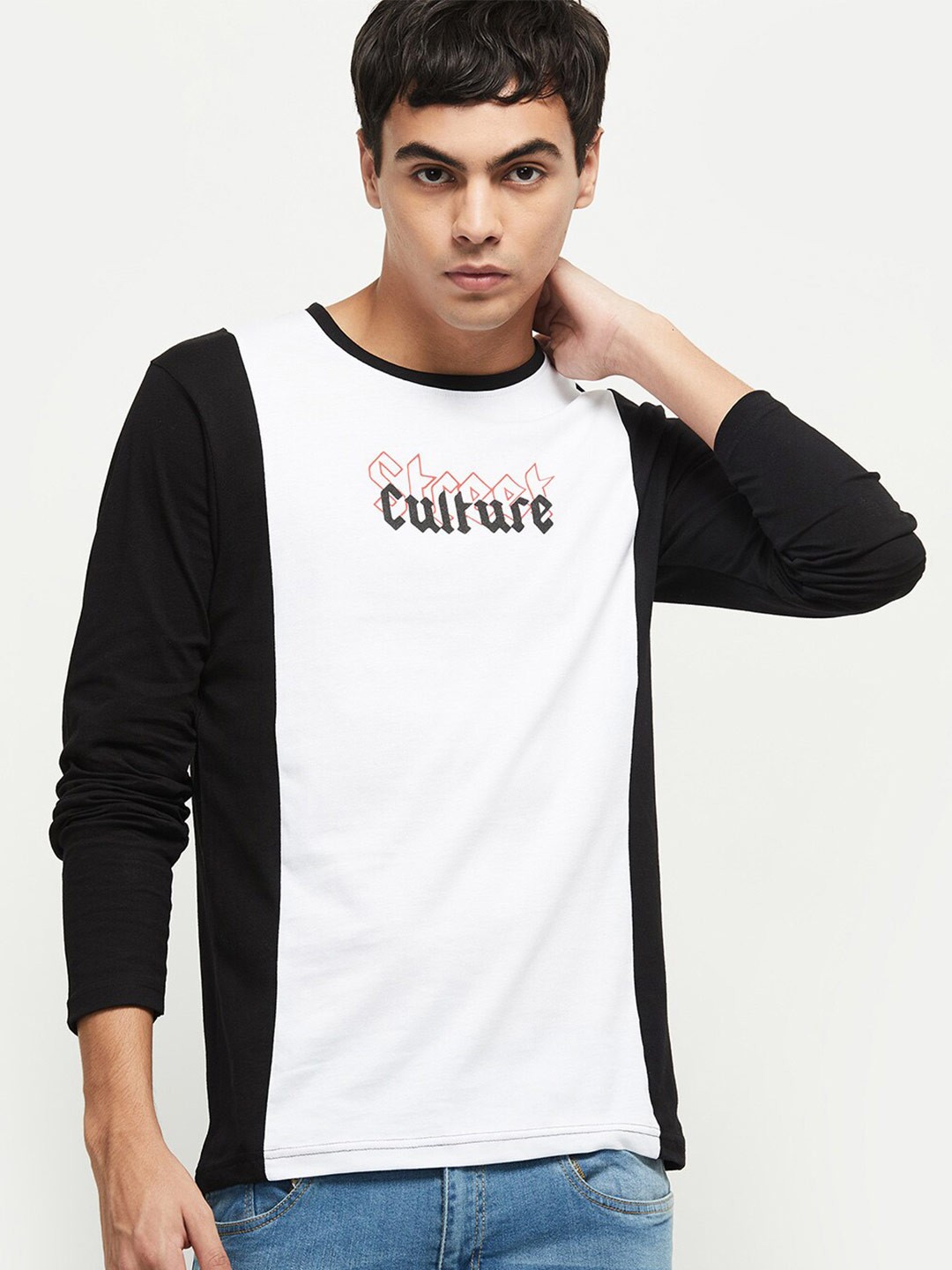 

max Men Black & White Typography Printed Pure Cotton T-shirt