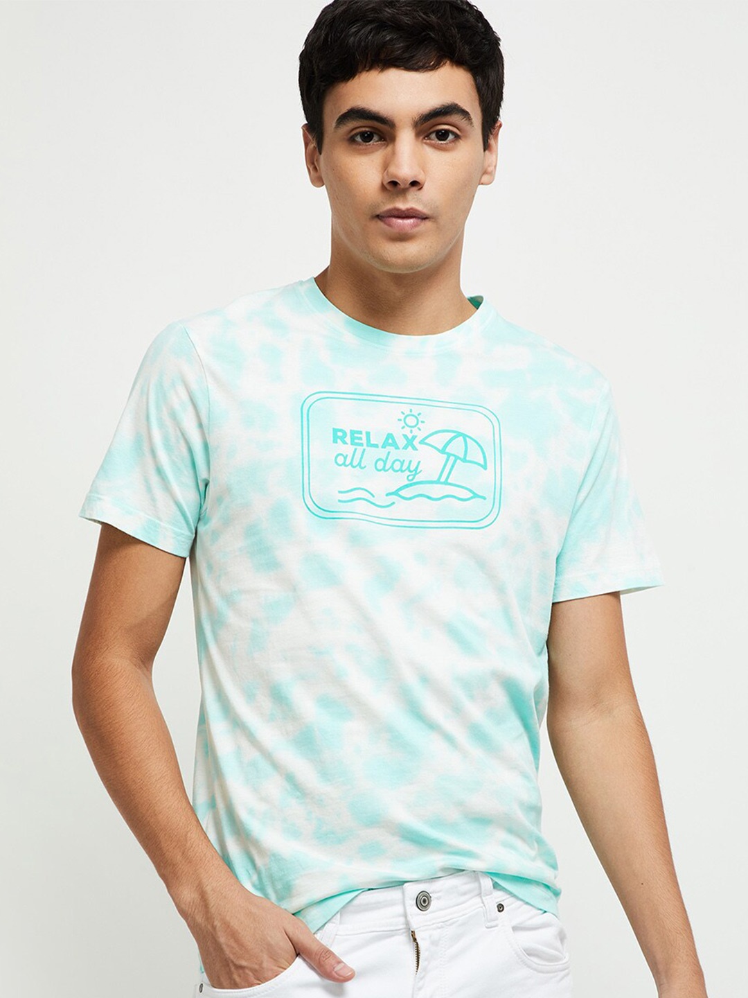 

max Men Blue & White Typography Dyed Cotton T-shirt
