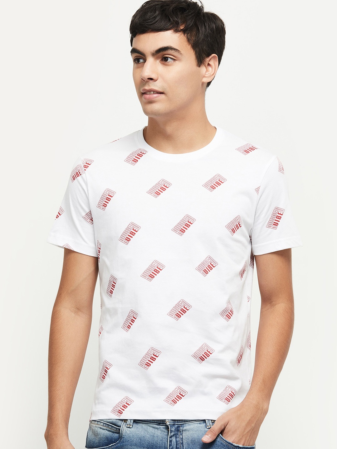 

max Men White Printed T-shirt