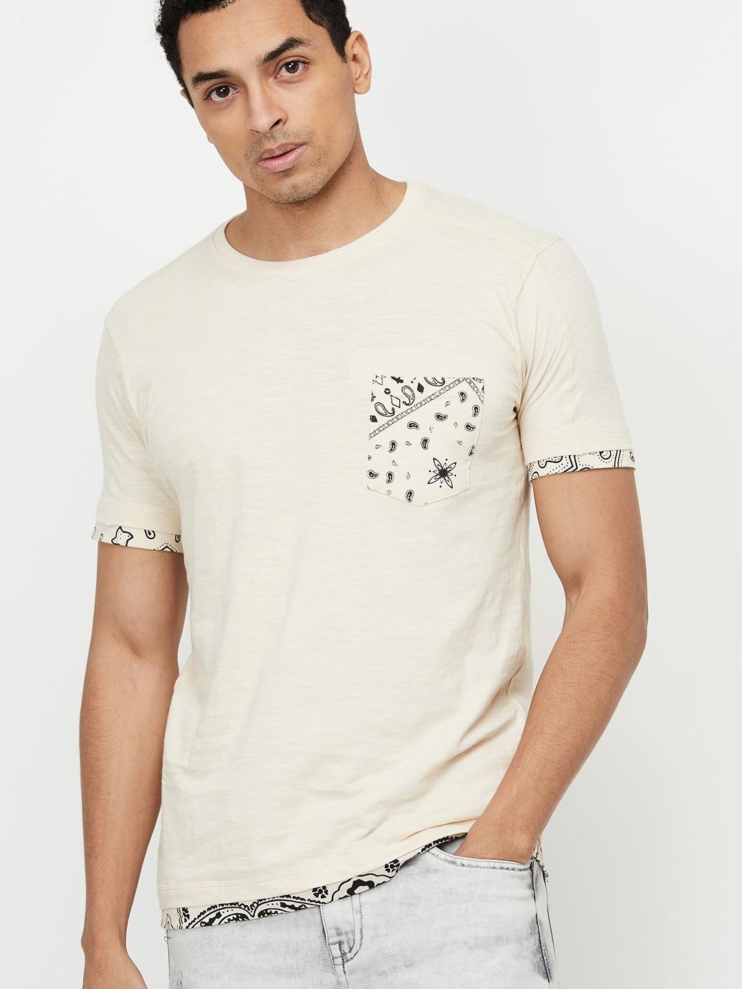 

max Men Beige Solid Cotton T-shirt