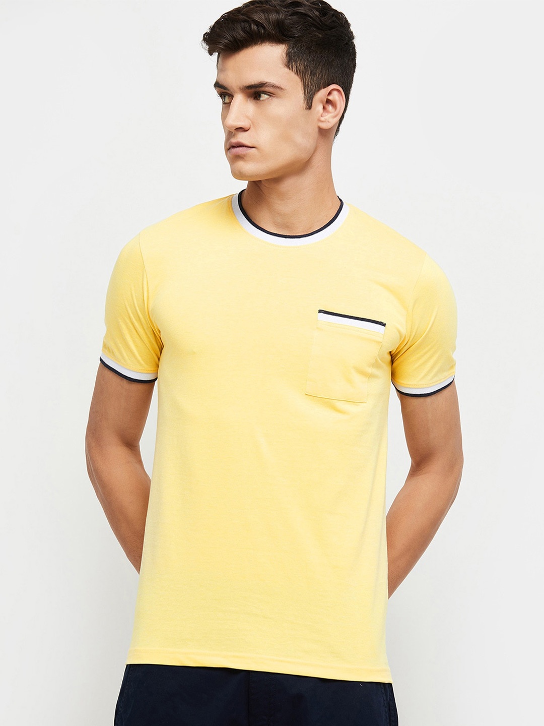 

max Men Yellow Solid Cotton T-shirt