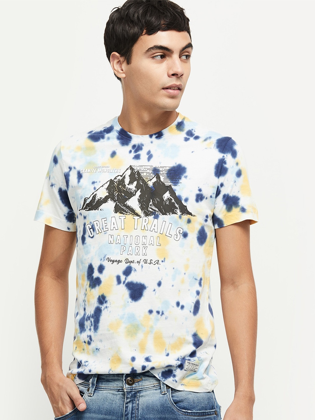 

max Men White & Blue Printed T-shirt