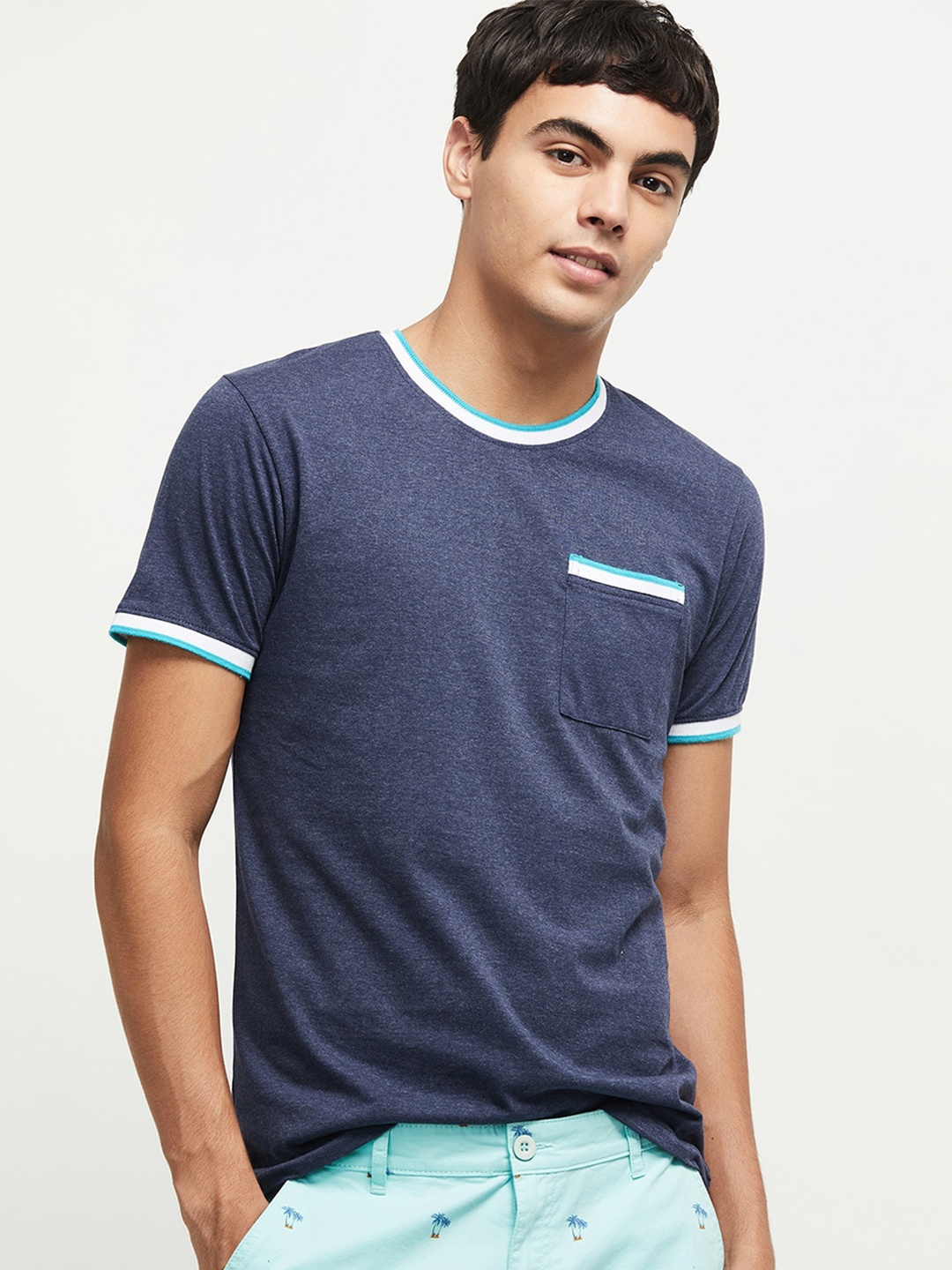 

max Men Navy Blue Solid T-shirt