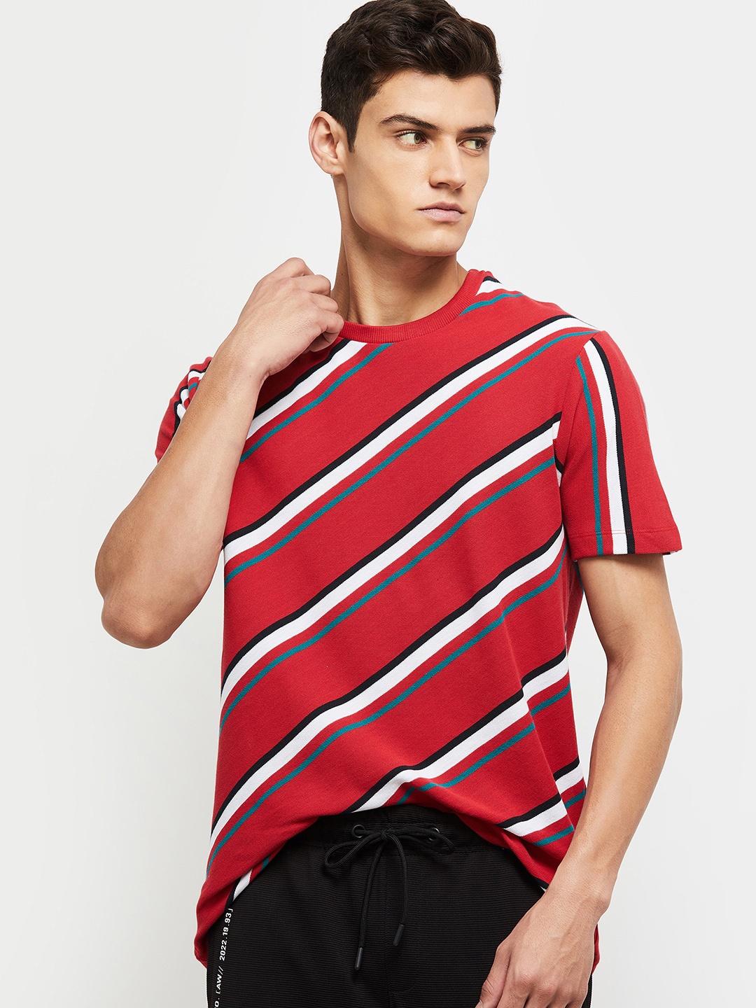 

max Men Red & White Striped T-shirt