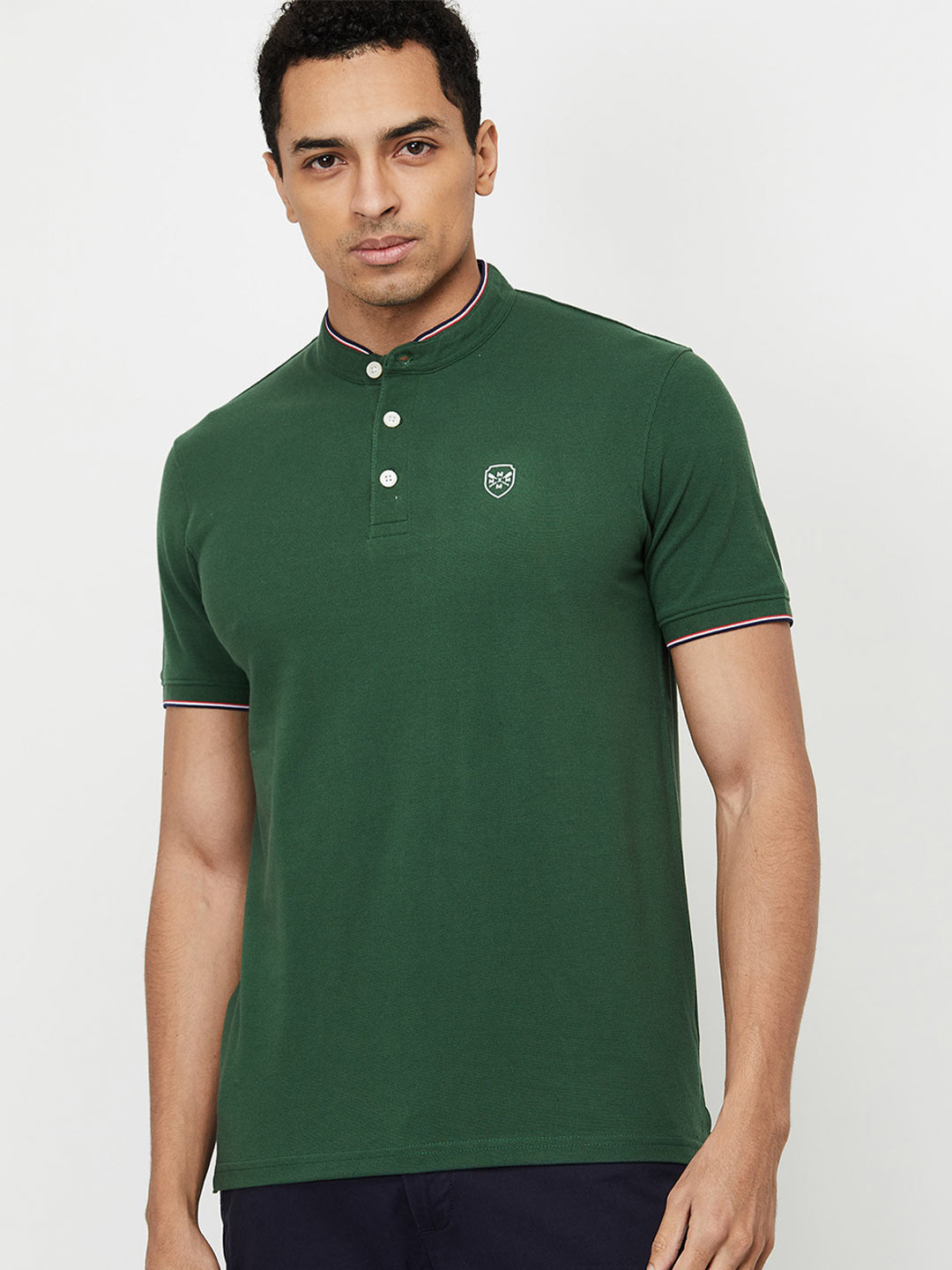 

max Men Green Solid Henley Neck T-shirt