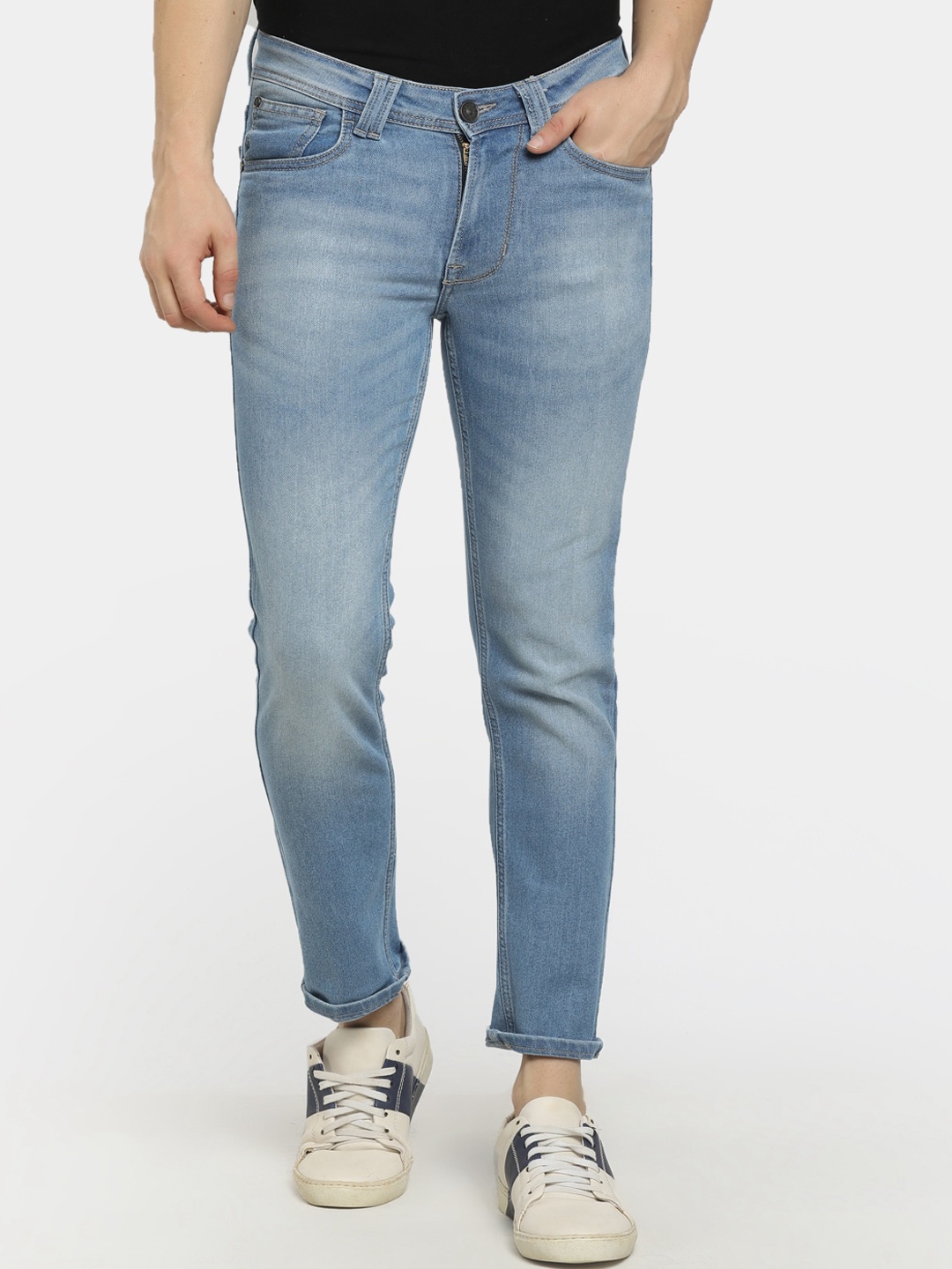 

Cherokee Men Blue Classic Mildly Distressed Heavy Fade Stretchable Jeans
