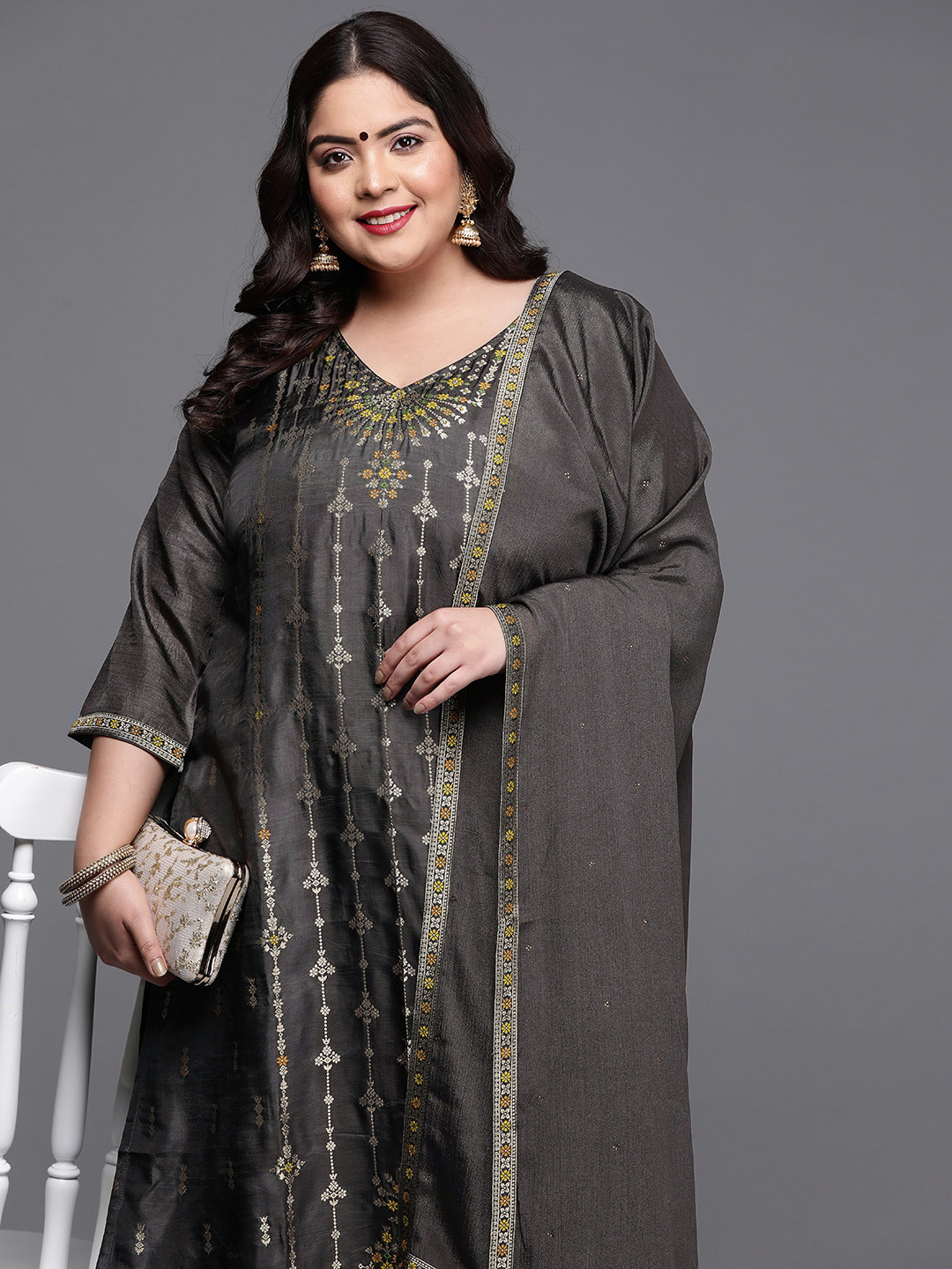 

EXTRA LOVE BY LIBAS Women Plus Size Charcoal Black Self Design Kurta Set With Dupatta