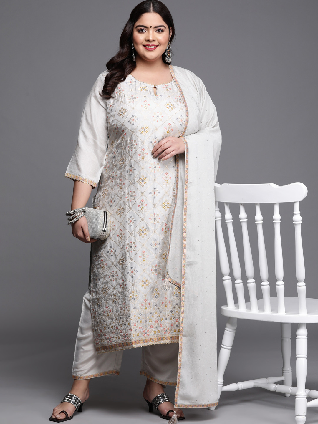 

EXTRA LOVE BY LIBAS Women Plus Size Grey Floral Motifs Kurta with Trousers & With Dupatta