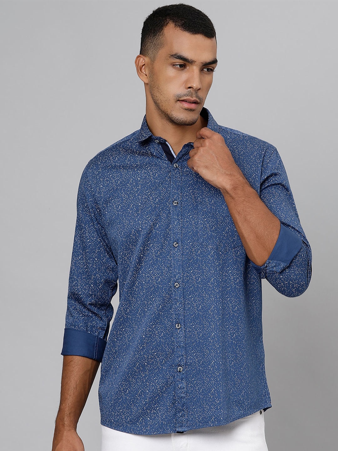 

Richlook Men Blue Slim Fit Printed Casual Shirt