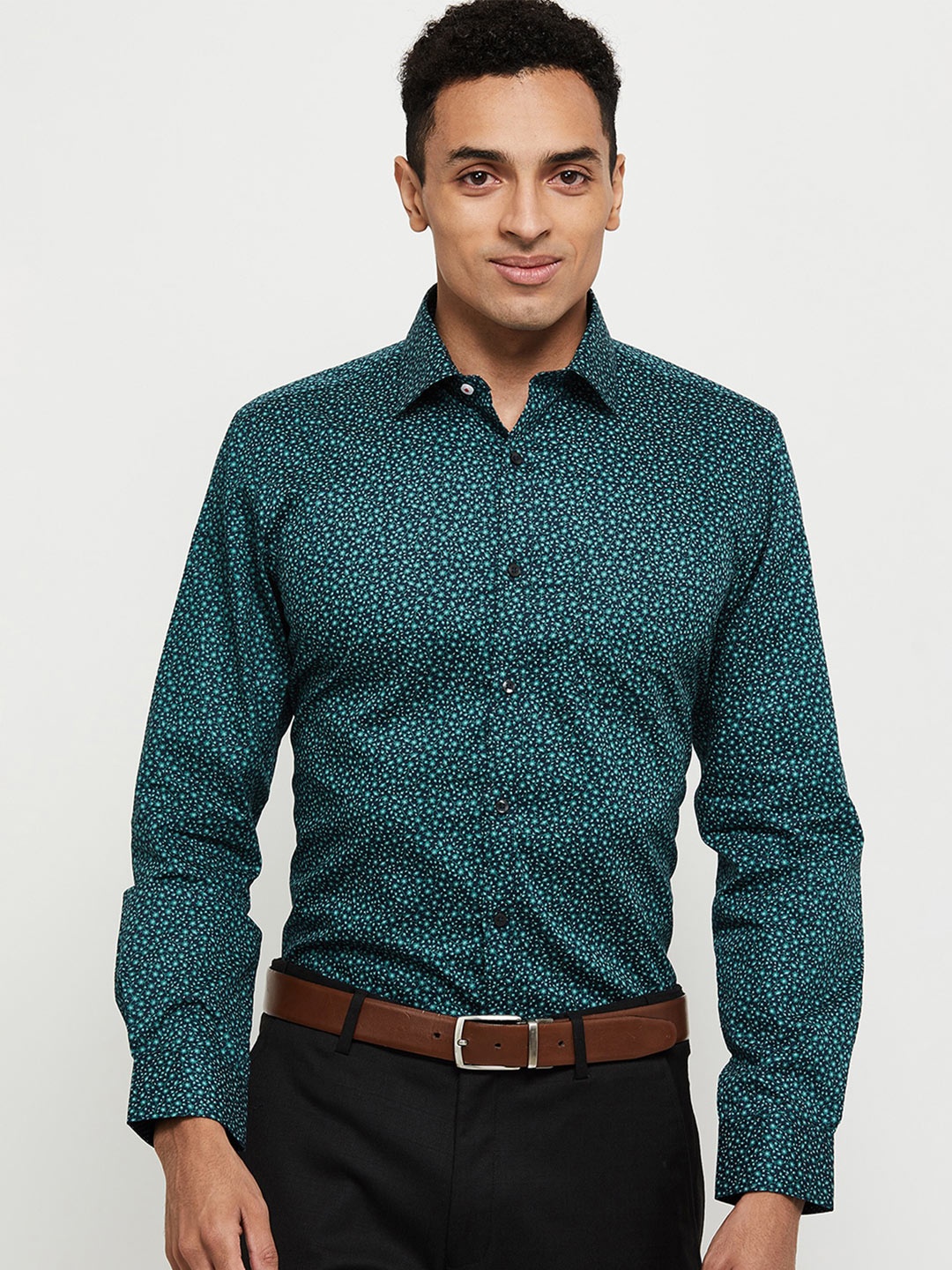 

max Men Green Floral Printed Formal Shirt
