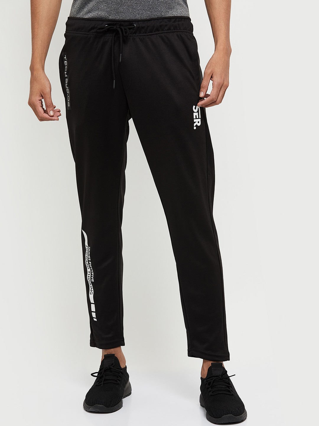 

max Men Black Solid Track Pant