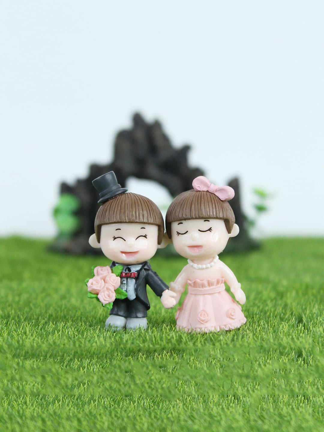 

Wonderland Set of 2 Wedding Groom & Bride Garden Accessories, Pink