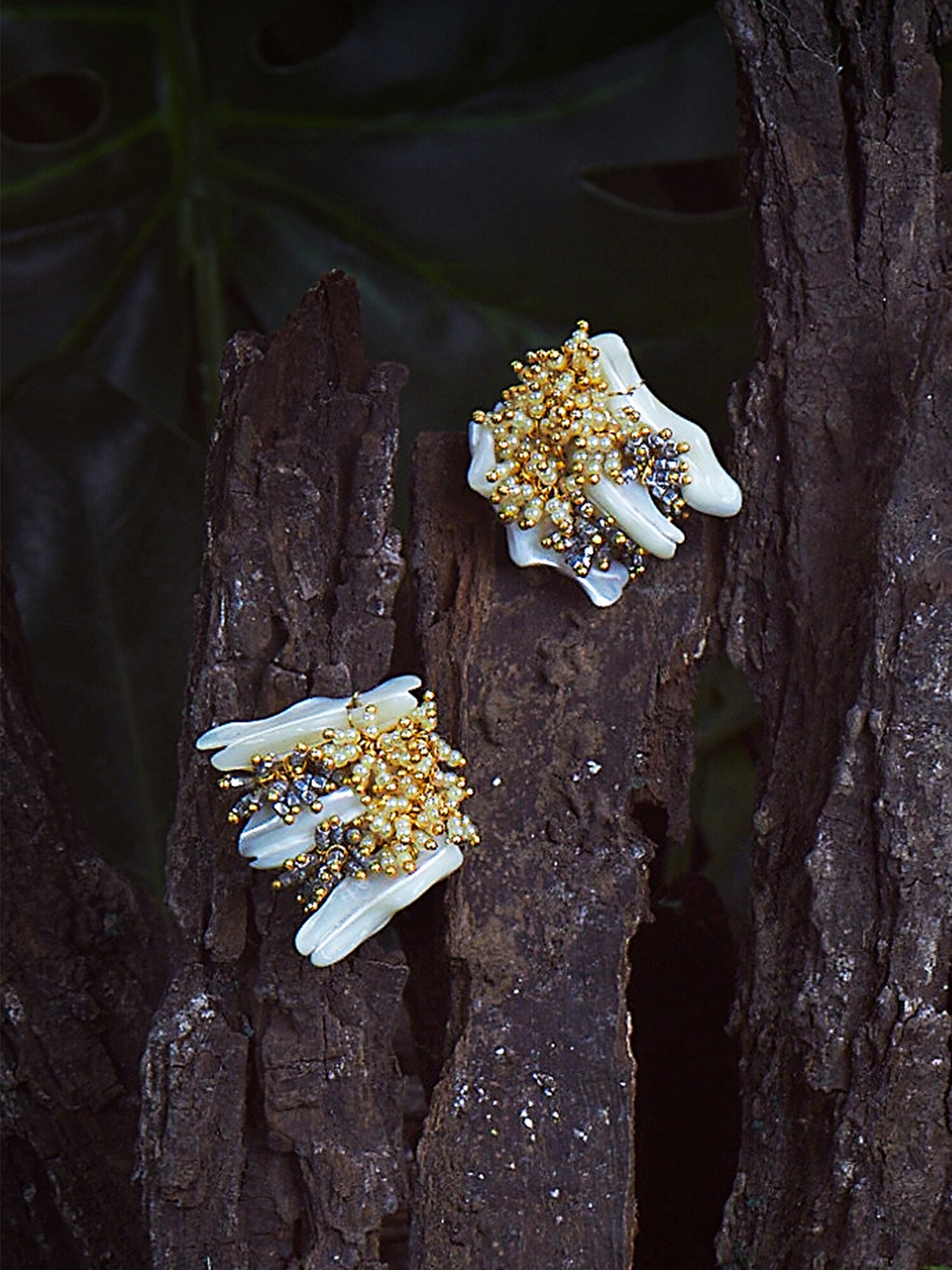 

D'oro Beige Contemporary Studs Earrings